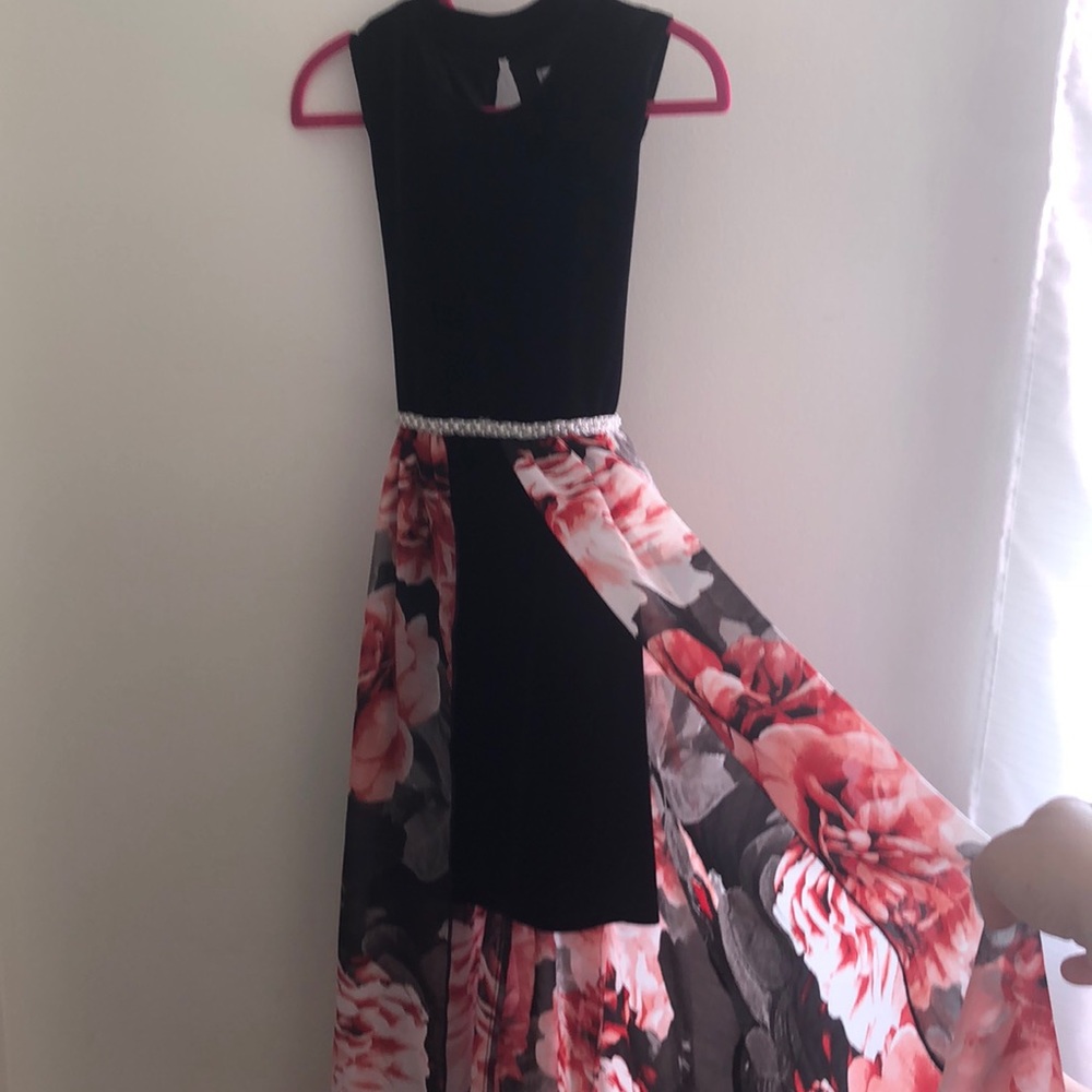 Girls Walk-through dress.